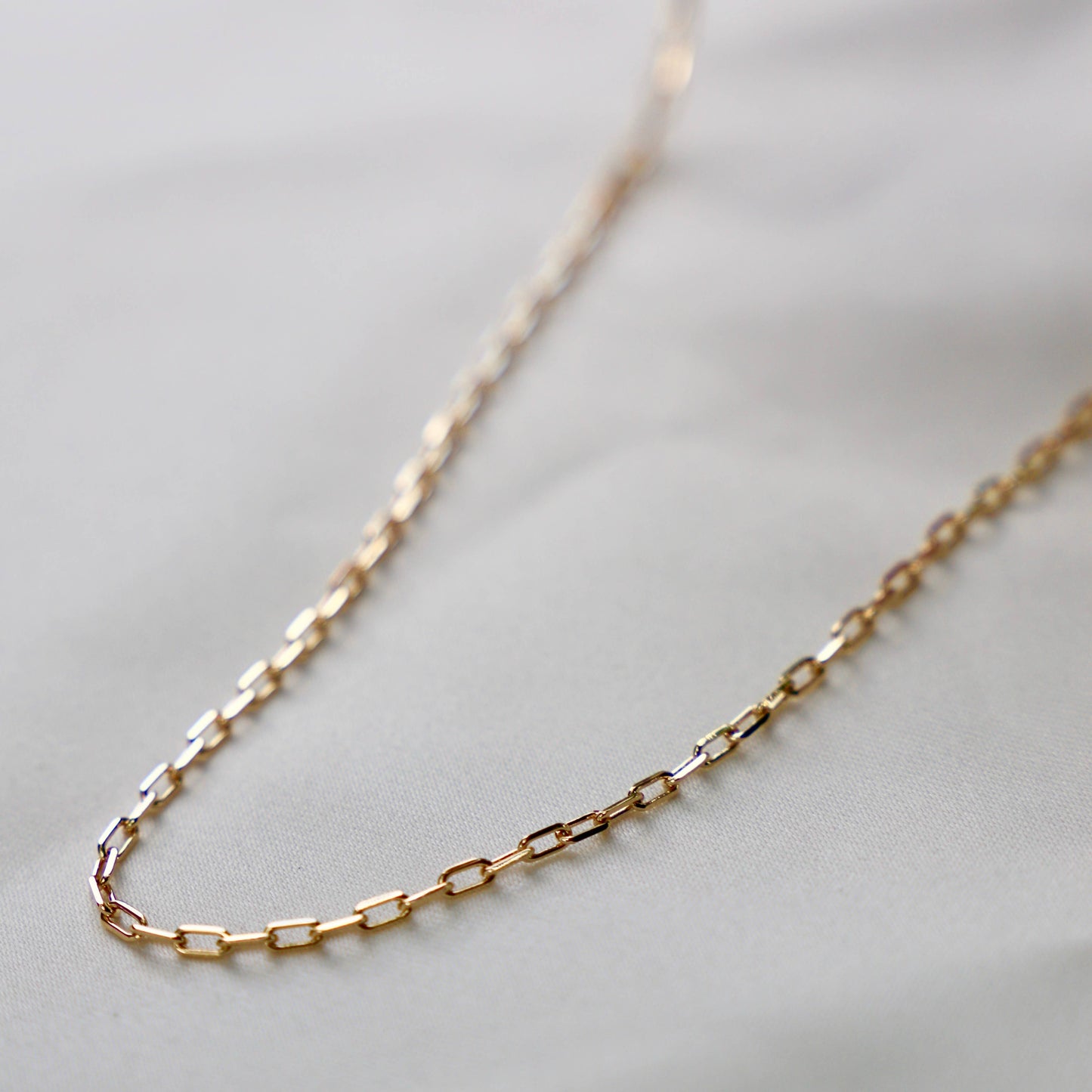MINIATURE PAPERCLIP 24K CHAIN